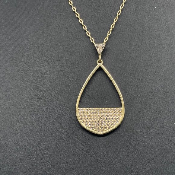 Jessica Simpson Pave Rhinestone Pendant Chain Necklace Gold Tone Date Night - Picture 3 of 6